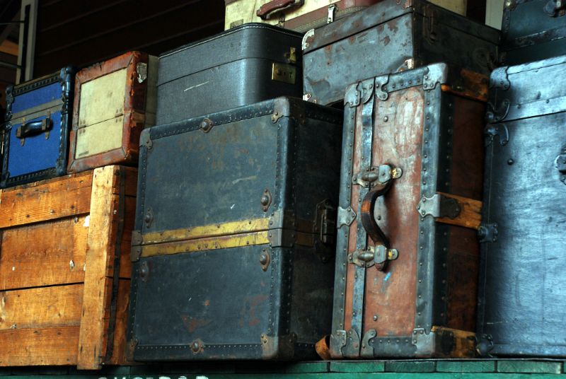 Various Photographers - Old Luggage