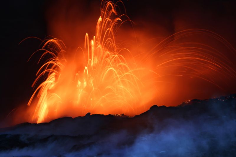 Various Photographers - Volcano